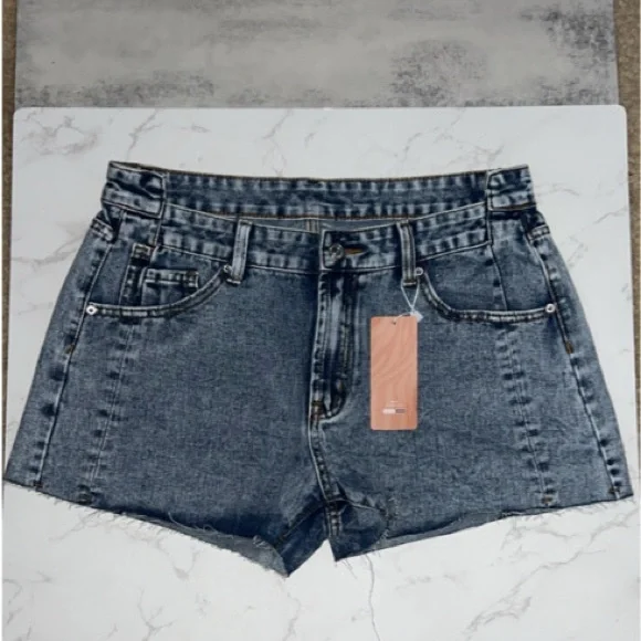 NWT SHEIN Slim Fit Denim Shorts W/ Frayed Hem & Slant Pockets - Picture 4 of 7